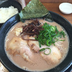 ドン．チードル - 「濃香とんこつ 醤油」トッピング 海苔 にんにく 白ごはんセット バリカタ d(^_^o)