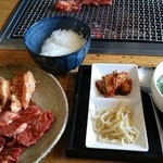 炭火焼肉 食神 苑 - ５種盛り焼肉定食