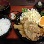 おかめ支店 - しょうが焼き定食　950円