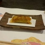 割烹 山さき - 揚物①:海老味噌と餅の春巻き ゴルゴンゾーラ風味