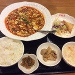 双龍居 - ランチ麻婆豆腐定食700円