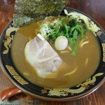 神山 - 家系カレーラーメン（中太麺）