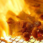Yuzu Jidori Gyokai Semmon Ten Kanya - 名物 ゆず地鶏炭火焼き。単品ダントツ一番人気。松葉カニがエサの地鶏はぷりっぷりじゅ～しぃ～