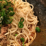 汁なし担担麺専門 キング軒 - 低加水の麺