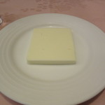 レストラン ペリニィヨン - 高級フレンチではお約束のカルピスバター