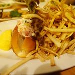 MARY'S FISH CAMP - ロブスターロールのサイドはフレンチフライがたっぷり