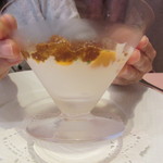 レストラン ペリニィヨン - ユリ根のムース、うに、キャビア　コンソメゼリーがけ　側面写真