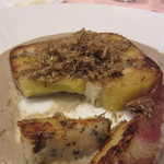 レストラン ペリニィヨン - アナゴと「インカのめざめ」の温かいテリーヌ　断面写真　上は白トリュフ！