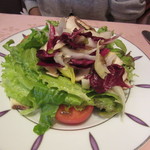 レストラン ペリニィヨン - サラダ　トマトが美味しい！