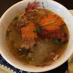 ベトナム料理 トゥアン - トムヤムクン風のスープ