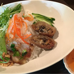 ベトナム料理 トゥアン - メイン料理「豚肉あぶり焼きビーフン」