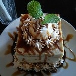 Chee's cafe dining - トースト アイスクリームのせ キャラメルソース\650