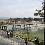 嵐山よしむら - 渡ってきた渡月橋方面もばっちり見えるのです♪