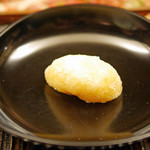 緒方 - 餅米をくるんだ柚の揚げ物