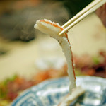 緒方 - 間人蟹足の焼き物、湯気の立ち昇る...