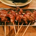 焼き豚(1串 110円)左から、はつ、たん、かしら