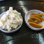 しな川 - セルフサービス
      マカロニサラダ お漬け物