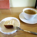 SONKA - バナナチーズケーキ、コーヒー