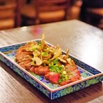 よしもと食堂 - 牛たたきとマイタケのバター炒め