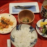 草喰 なかひがし - ご飯とめざし・ブロッコリーとカリフラワー・香の物など