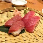 Tsubohachi - まぐろ二種握り寿司 ￥690