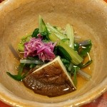 草喰 なかひがし - 天然原木椎茸の蒸し焼き しゃくし菜 水菜 もってのほか(食用菊)のおひたし