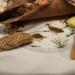 草喰 なかひがし - 落花生と似たうずらの絵のお皿