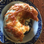 はなとね - ベーグル①：バジル＆チーズ＝¥170 [税込]