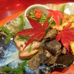 草喰 なかひがし - トンブリと柿をきな粉酢で・ムカゴ飯イクラのせ・黒豆の乾煎り・栗の素揚げ・銀杏の蒸し焼き・鯖の燻製・戻り鰹の藁燻焼きなど