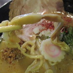 麺屋 號tetu - 味噌ラーメンの　麺とチャーシュー