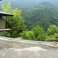 翆陽 エクシブ箱根離宮 - （2014年7月）「華暦」へ向かう通路です。この景色を眺めながらの和食も楽しそう(^^)/
