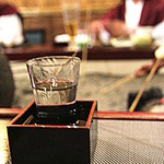 本家伴久 - 獺祭 磨き二割三分純米大吟醸は升に入れたグラスで堪能しました(2015.Nov)