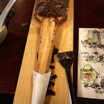 本家伴久 - 囲炉裏炭火焼の中でも「名物 一升べら」鶉を骨ごとミンチににて特製味噌を練り込み焼き上げた逸品(2015.Nov)