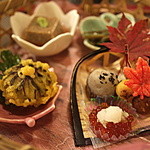本家伴久 - 前菜「吹き寄せ風石川芋秋の風味/鶏竜田揚げ/ます子/紅葉麩/えごま豆腐/菊花しいたけ/干がら時雨煮」(2015.Nov)