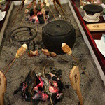 本家伴久 - 囲炉裏端の「平家お狩場焼」(2015.Nov)