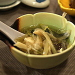 本家伴久 - 「伴久特製 平家落人鍋」には各種の山菜や鶏肉など、出汁の効いた塩味で戴きます(2015.Nov)