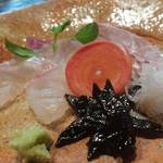 懐石料理 桝田 - 鯛のお造り、醤油ではなく昆布の佃煮で。