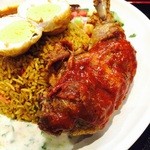 ヌワラ カデ - 揚げたチキンレッグがど～んとね！