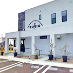 FURIO - 入口側からの外観。
駐車場停め放題です。