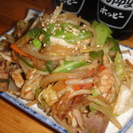 平成大衆酒場　やきとん　じゃんじゃん - 期間限定「豚レバーとモツのじゃんじゃん味噌ダレ炒め」です。