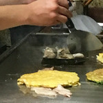 宮生 - 昆布を敷いてカキを載せます