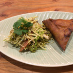 ミャンマーカレー TeTe - 前菜のお茶の葉サラダとじやがいもサモサ