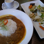 カフェ青 - カレーライスランチ：カレーライスとサラダとスープ