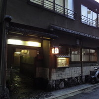 本家鳥初 - 夕刻のお店外観