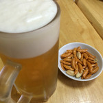 Mika kuen - ビール(650円・嬉しい柿ピーつき)