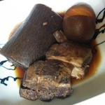 Ikari - 黒々として味わい深いさっぱり系豚角煮