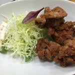 お食事処 さと - 鶏の唐揚げはとってもジューシー