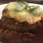 文化洋食店 - アボカドチーズ焼きハンバーグ
            デミグラスソースで
            
            十数年ぶりに訪れた 文化洋食店
            ハンバーグなかなか良かったけど コスパはよくないね キッチン雅木の方がお値打ち