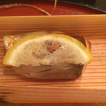 東條 - ボウゼの杉板焼き