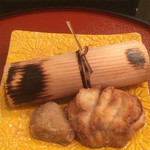 東條 - ボウゼの杉板焼きとふぐと里芋揚げもの